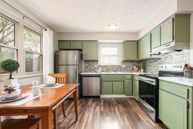 EAT-IN KITCHEN
