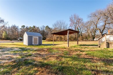 View of yard featuring a storage shed