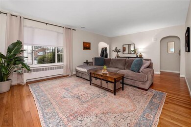 Living Room Bright & Spacious Features Hardwood Fl