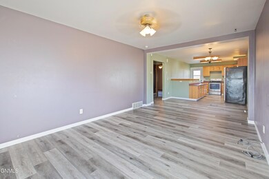 416 7th St W, Williston, ND 58801 - photo 4