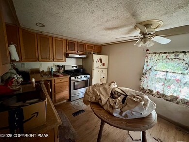 197 Koehler Rd, Saylorsburg, PA 18353 - photo 4