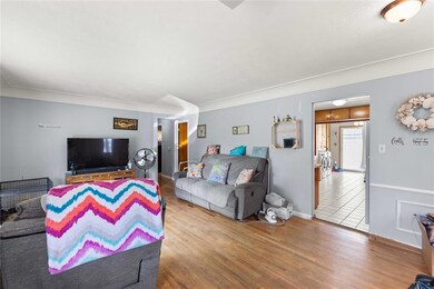 3103 Lawnview Dr, Des Moines, IA 50310 - photo 2