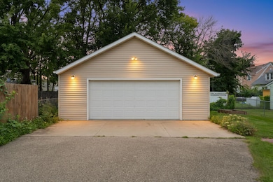 304 9th St SW, Austin, MN 55912 - photo 4