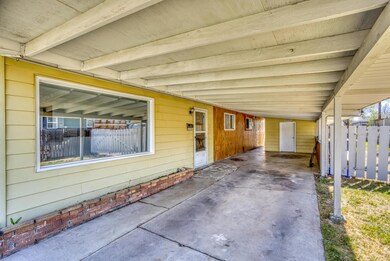 1022 SW 13th St, Redmond, OR 97756 - photo 6