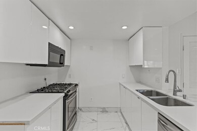 939 Palm Ave unit 401, West Hollywood, CA 90069 - photo 2