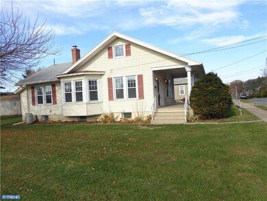 3418 Earl St, Reading, PA 19605 - photo 2