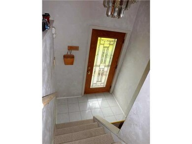 Entry/Foyer. New Door