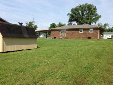 709 Sanderson Dr, Hopkinsville, KY 42240 - photo 2