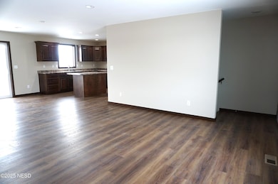 2708 W Kemp Ave, Watertown, SD 57201 - photo 4