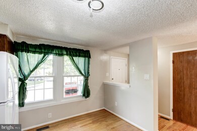 9408 Lost Trail Way, Potomac, MD 20854 - photo 6