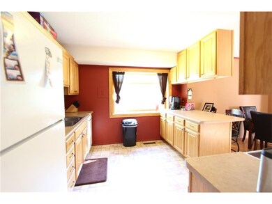 232 Broadmore Rd SW, Cedar Rapids, IA 52404 - photo 4