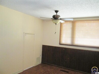 2301 SW Gage Blvd, Topeka, KS 66614 - photo 5