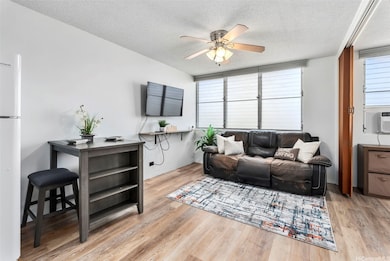 909 Kahuna Ln unit 305, Honolulu, HI 96826 - photo 3