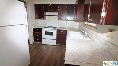 1004 W Lincoln Ave, Copperas Cove, TX 76522 - photo 3