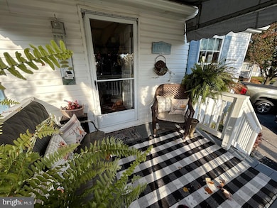 386 W Cedar St, Palmyra, PA 17078 - photo 6