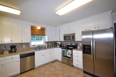 832 Rockcliff Terrace, Asheboro, NC 27205 - photo 7