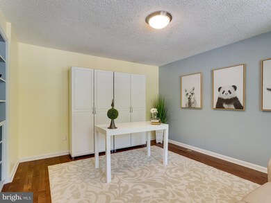 8655 Bent Arrow Ct, Springfield, VA 22153 - photo 4