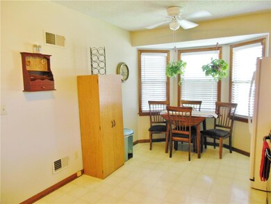 Breakfast Nook w/Bay Window