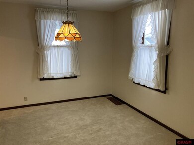 826 N Franklin St, New Ulm, MN 56073 - photo 3