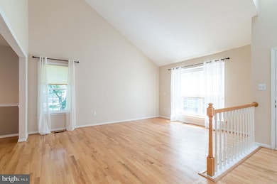 9716 Walthorne Ct, Burke, VA 22015 - photo 2