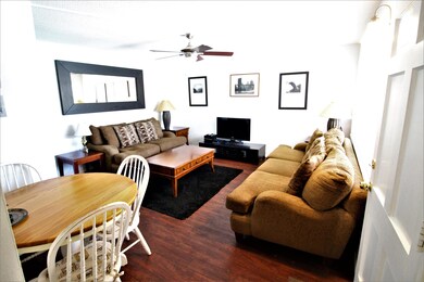350 Woodland liv