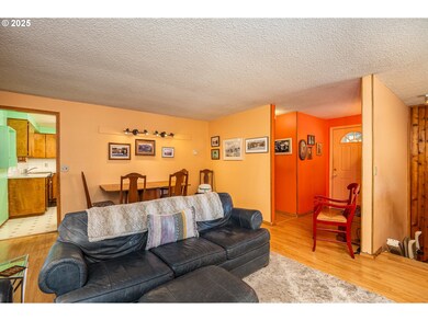 566 65th St, Springfield, OR 97478 - photo 4