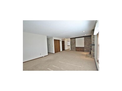 23x14 Large Great Room for entertaining