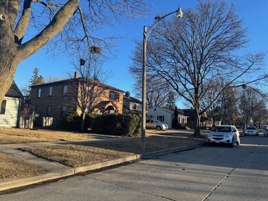 5767 N 39th St, River Hills, WI 53209 - photo 2