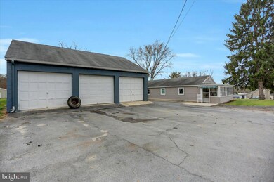 930 Coldspring Rd, Fayetteville, PA 17222 - photo 3