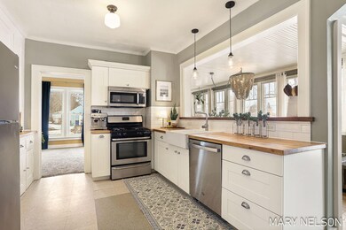31-web-or-mls-1208-arianna-st-nw