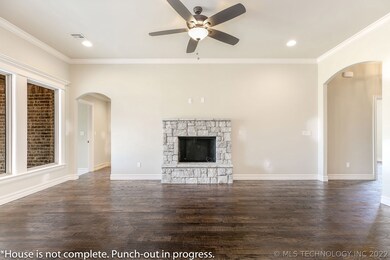 8716 E Iola St, Broken Arrow, OK 74014 - photo 5