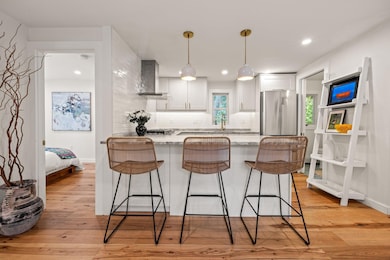 6-web-or-mls-30-bangs-st-unit-b
