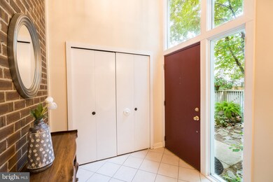 1438 Greenmont Ct, Reston, VA 20190 - photo 4