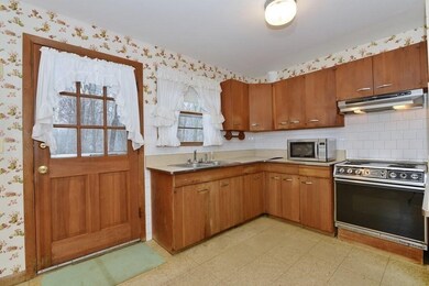 585 Maple St, Franklin, MA 02038 - photo 2