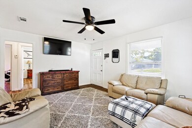 1804 Throckmorton St, Gainesville, TX 76240 - photo 3