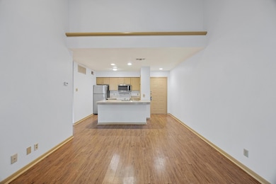 Kitchen with appliances with stainless steel fini