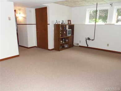 Bonus room 2nd kitchen and a full bath in the lowe