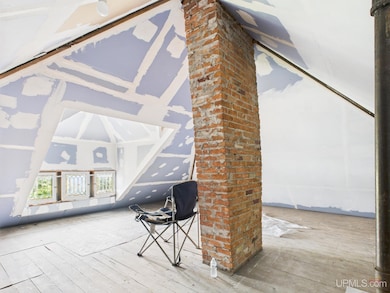 323 Maple St, Munising, MI 49862 - photo 4