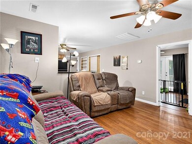 989 Lytle Rd, Hendersonville, NC 28792 - photo 4