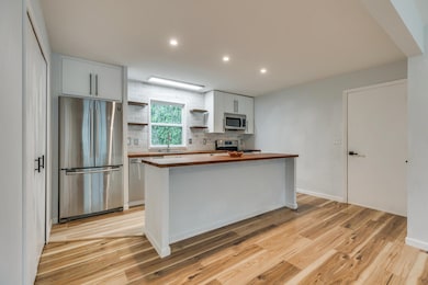 1402 Rocky Ln, Johnson City, TN 37601 - photo 6