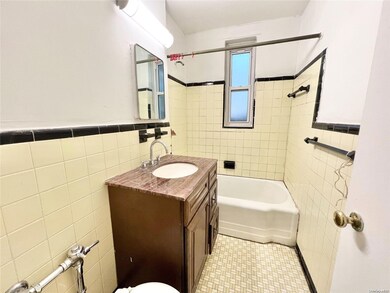 42-40 Bowne St unit 6, Flushing, NY 11355 - photo 4