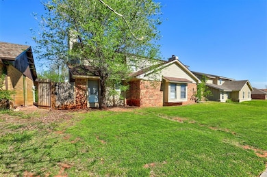 6713 Lyrewood Ln unit 2, Oklahoma City, OK 73132 - photo 4