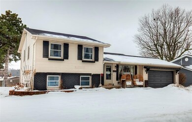 2421 N 2nd Ave E, Newton, IA 50208 - photo 2