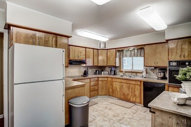 521 W Ensley Ave, Auburn, IN 46706 - photo 6