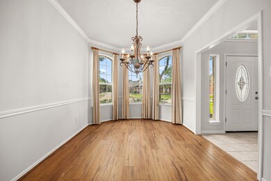 Formal dining to the right of entryway