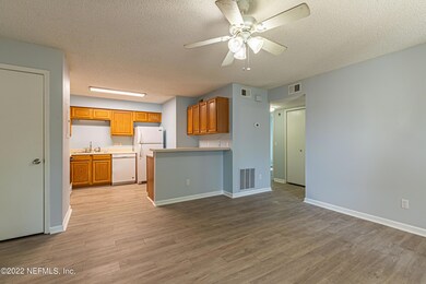 5 Family Room-2