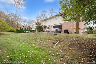 23500 Coventry Woods Ln, Southfield, MI 48034 - photo 4