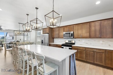 Quartz counters, expansive kitchen countertops