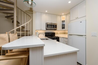 07_209OceanAve_Unit12_177002_Kitchen_HiR