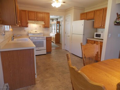 3 Clear Lake Rd